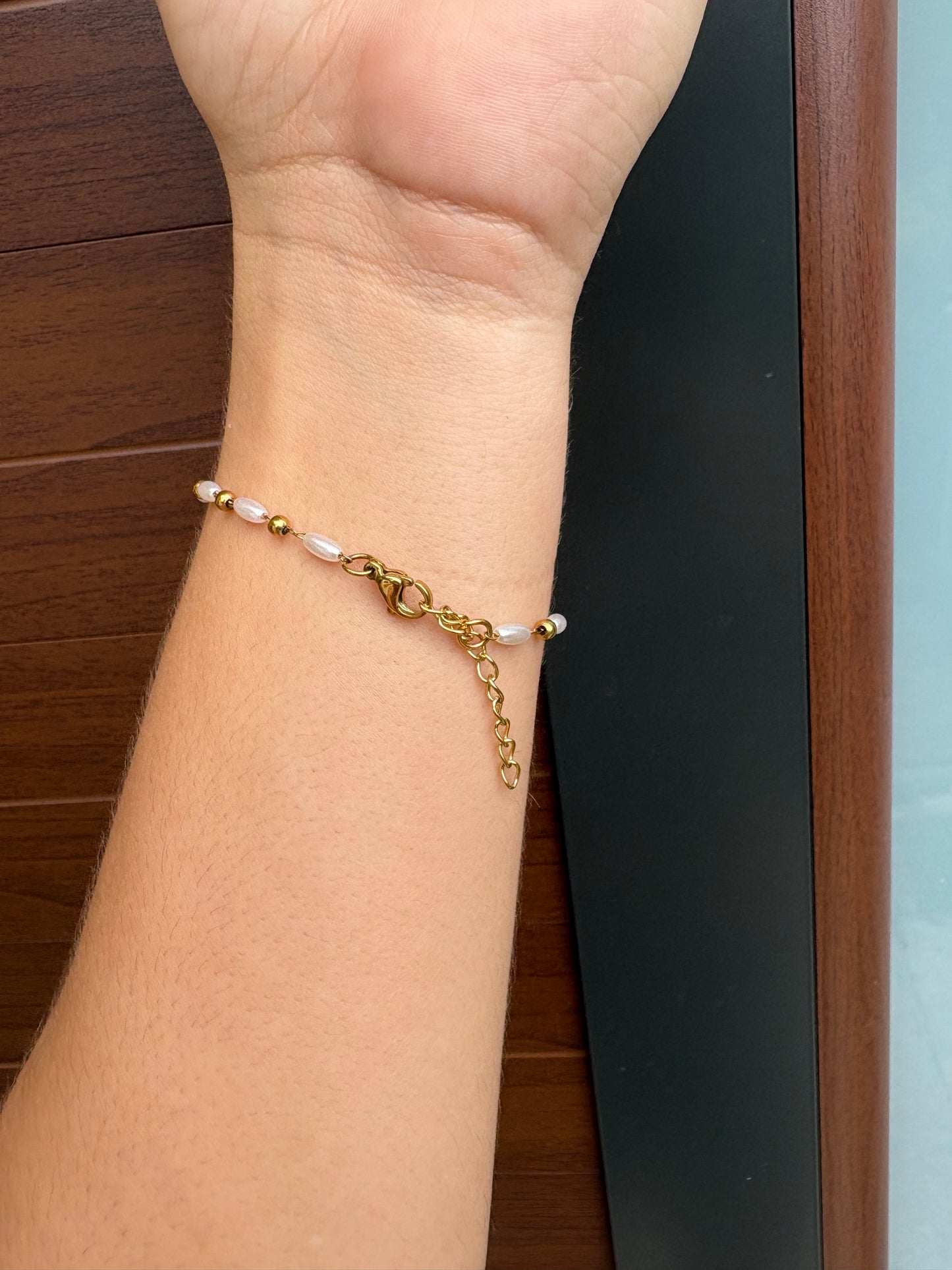 GOLD AND PEARL BRACELET