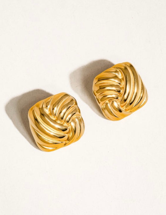 18k Wavy Studs