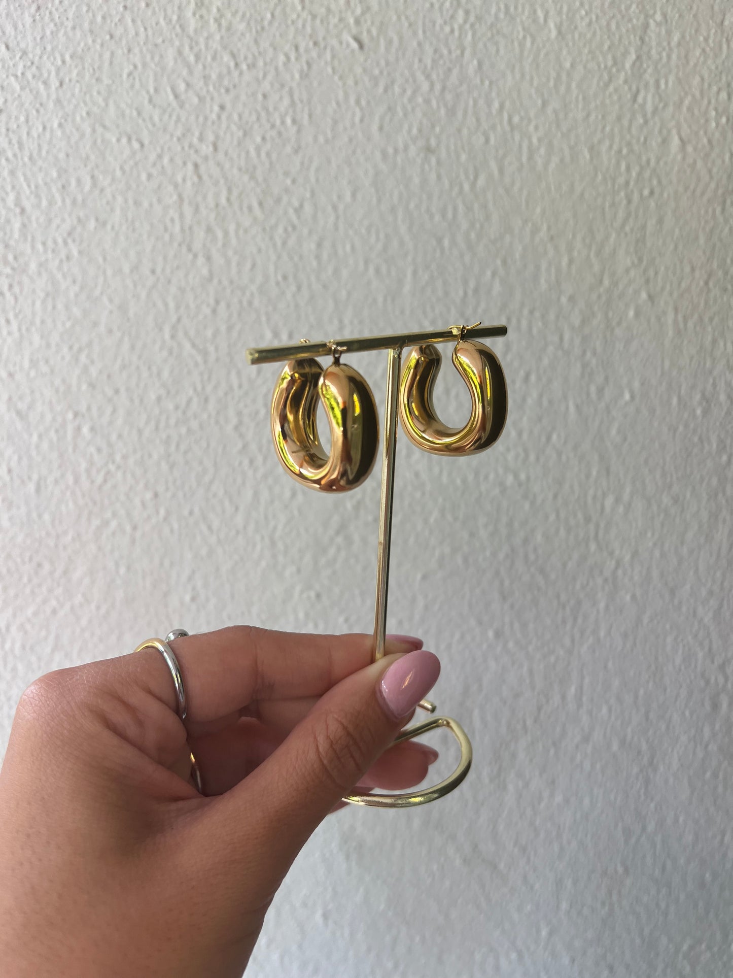 18k GOLD CLASSIC U HOOP EARRING